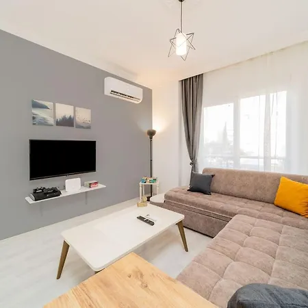Flat In With Shared Pool And Garden *
