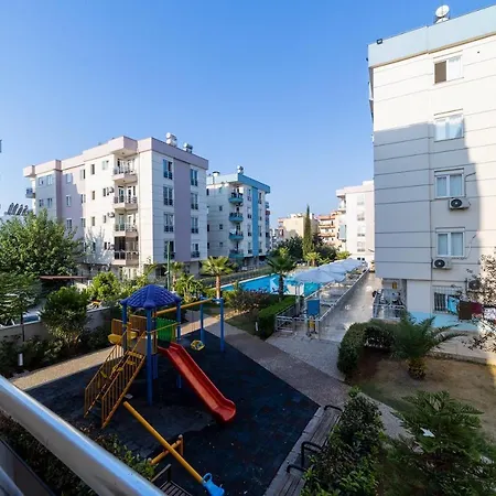 Flat In With Shared Pool And Garden Apartment *