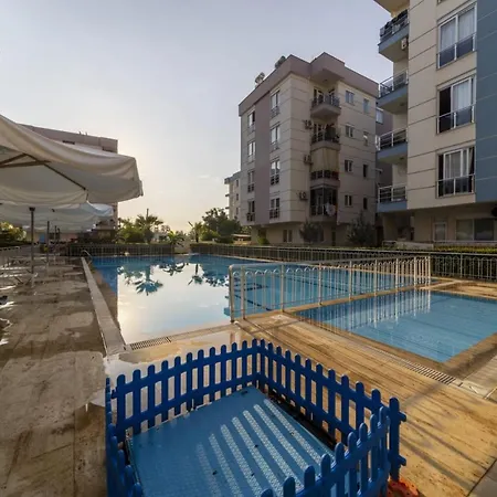 Apartment Flat In With Shared Pool And Garden *