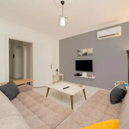 Apartment Flat In With Shared Pool And Garden